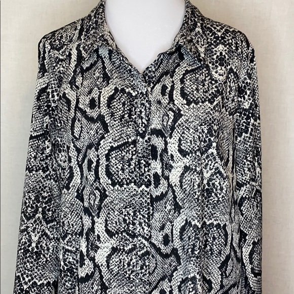 BCBGMaxAzria Tops - BCBG XL Snake Print Tunic top/ Dress Lightweight